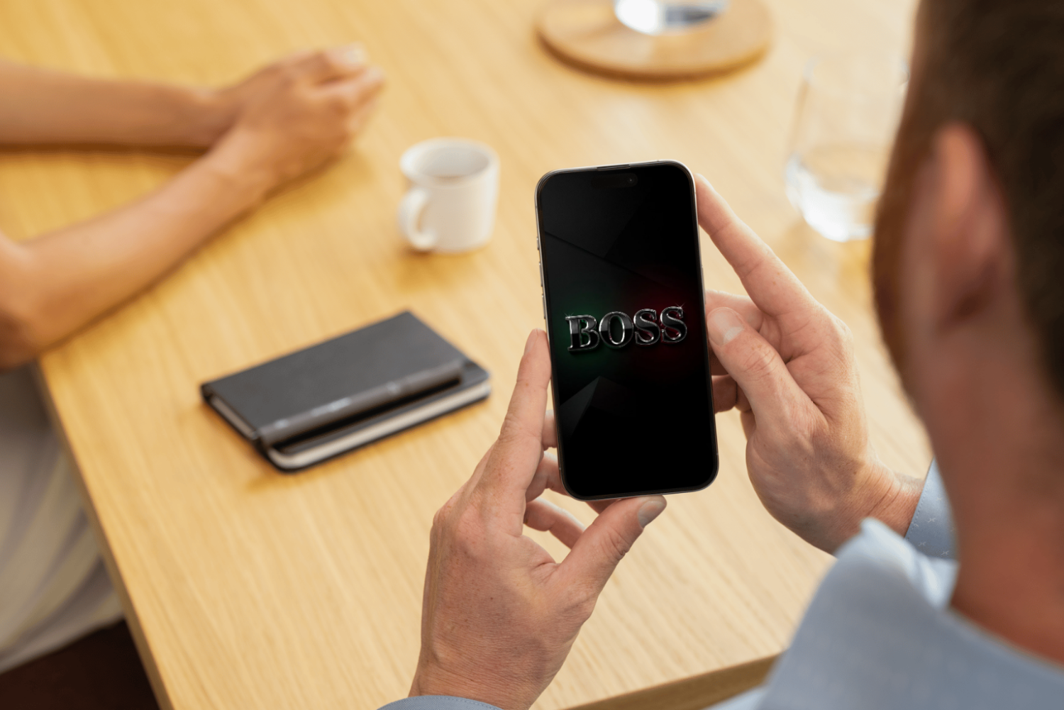 Fundal Telefon BOSS 12 4K – Wallpaper Premium Masculin Dark Elegant pentru iPhone & Android